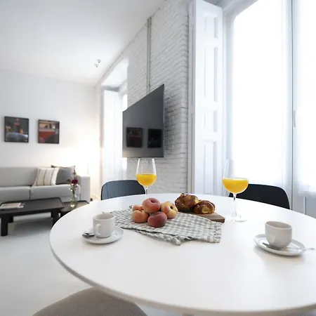 Reina Sofia Center Apartment Madrid Exterior photo